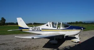 Avion 4 places TRCNAM aerodrome revel