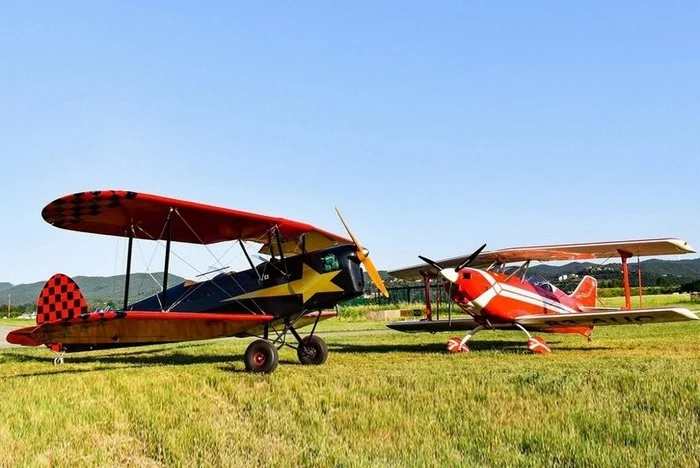 biplan STAMP SV4-RS et FK12 COMET<br>Aérodrome de Cuers