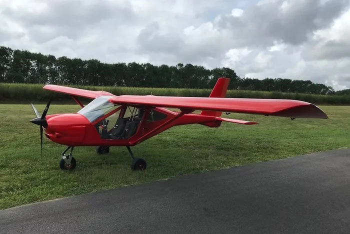 Avion leger aile-haute base Uulm navarrenx