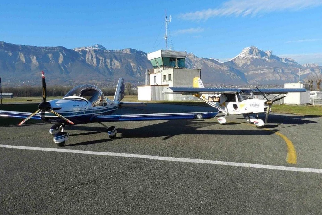  Aérodrome Grenoble Le Versoud 155-2