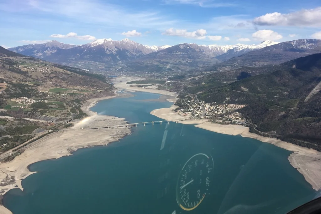 Aérodrome Grenoble Le Versoud le lac de serre poncon