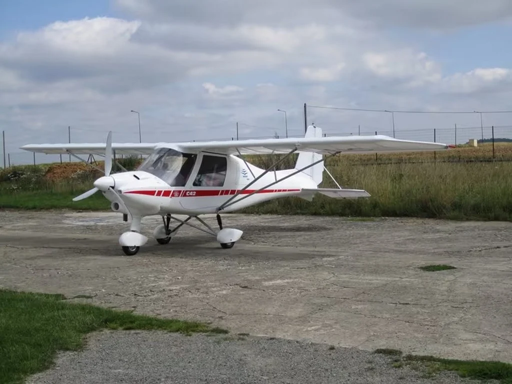  Aérodrome Compiègne - Margny 3330-10884