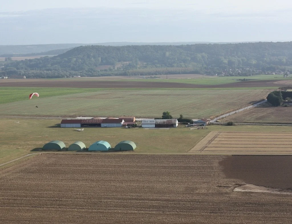  Aérodrome Compiègne - Margny lfad