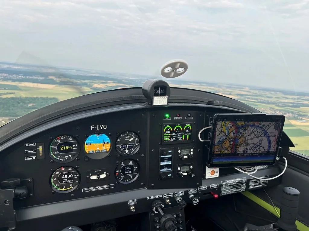  Aérodrome de Cergy Pontoise cockpit slylark