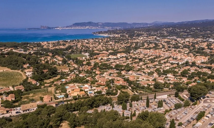  Aérodrome de Cuers Vue du ciel cuers-ville